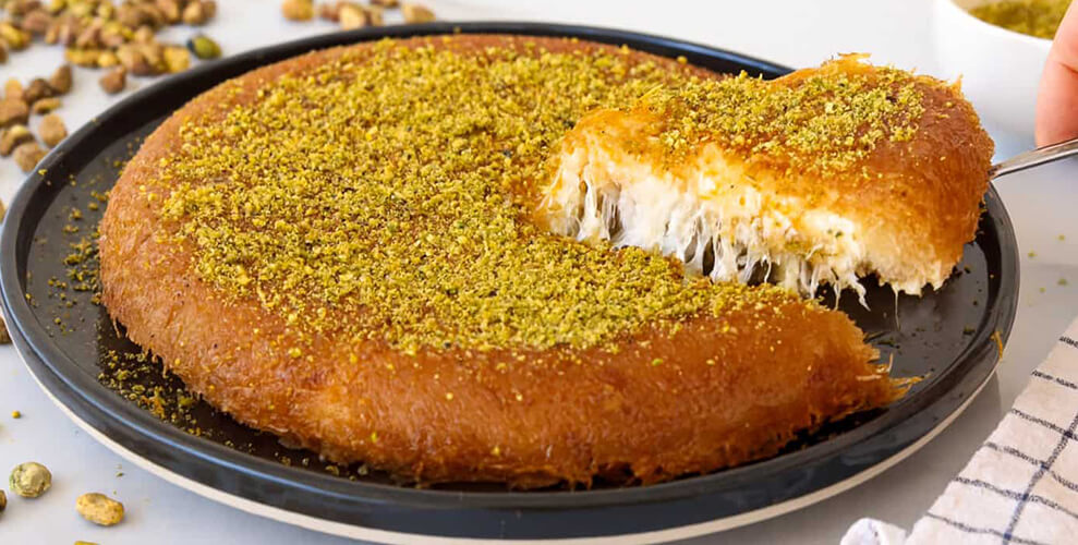 What is the filling for kunafa?