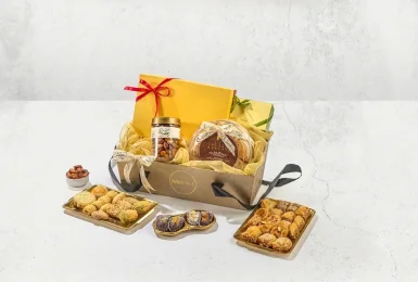 Customized corporate gift box for business clients